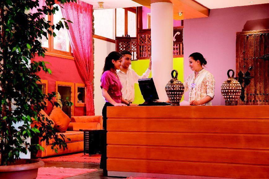 Mercure 우아르자자테 외부 사진